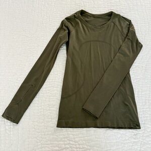 Lululemon Swiftly Tech Long-Sleeve Shirt 2.0
Hip Length